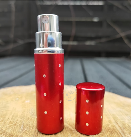 atomizer podróżny na perfumy, szklany pojemniczek w aluminiowej obudowie czerwony z kryształkami, pojemność: 5ml.PNG