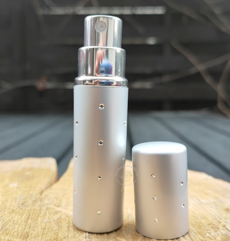 atomizer podróżny na perfumy, szklany pojemniczek w aluminiowej obudowie srebrny z kryształkami, pojemność: 5ml.PNG