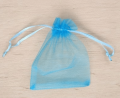 woreczki-z-organzy-prezent-rollon-blekitny-5.png
