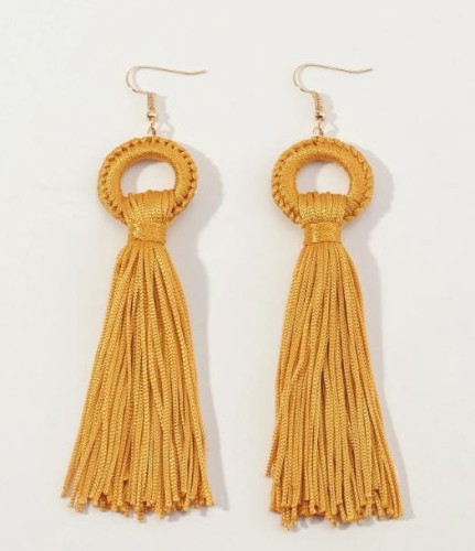 Kolczyki_wiszace_musztardowe_fredzle.JPG